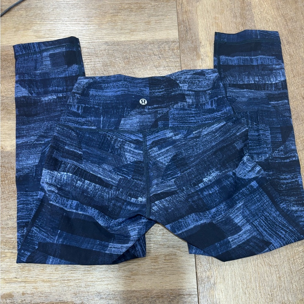 Lululemon Nulu Cropped Leggings • Size 4 • (NWOT) •